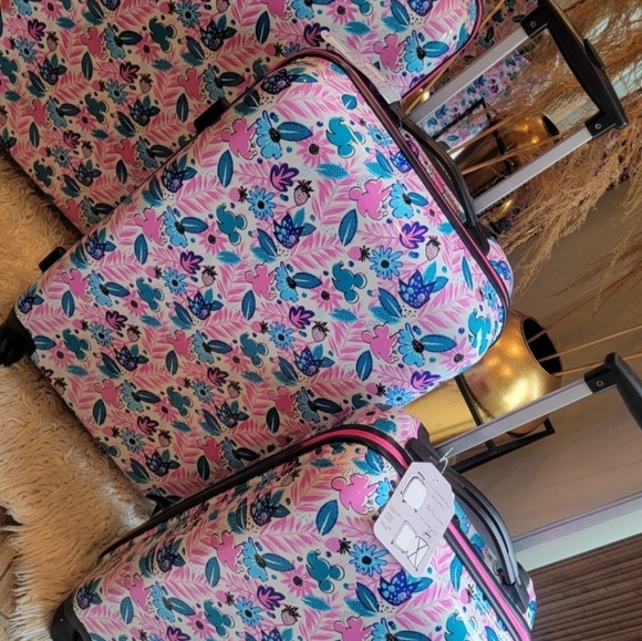 Disney's Mickey Mouse Hawaiian 1-Piece Hardside Spinner Luggage 24" - Picture 8 of 10